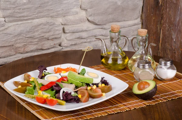 Ensalada y aderezo — Foto de Stock