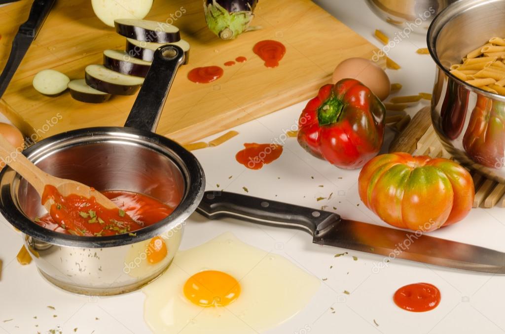 Unordentlich Kochen — Stockfoto © OlafSpeier #26906697