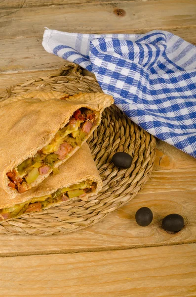 Öppna calzone — Stockfoto