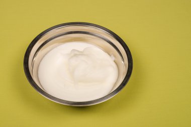 cirpilmis yumurta beyazı