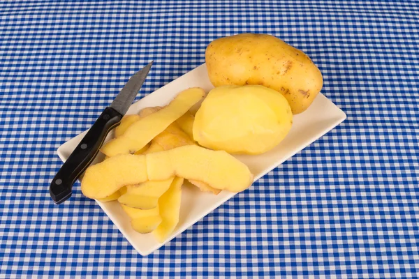 Ξεφλούδισμα πατάτες — Φωτογραφία Αρχείου