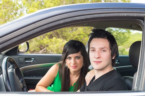 Couple inside car — Stock Photo, Image