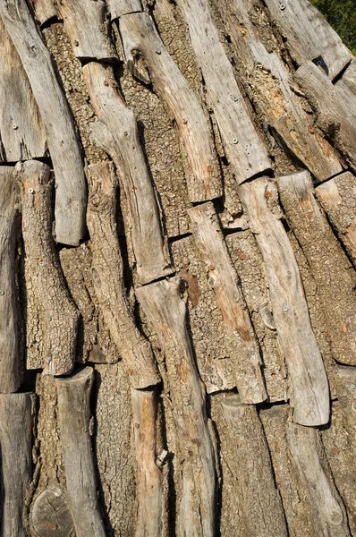 Logs dentro de um forno de carvão vegetal — Fotografia de Stock