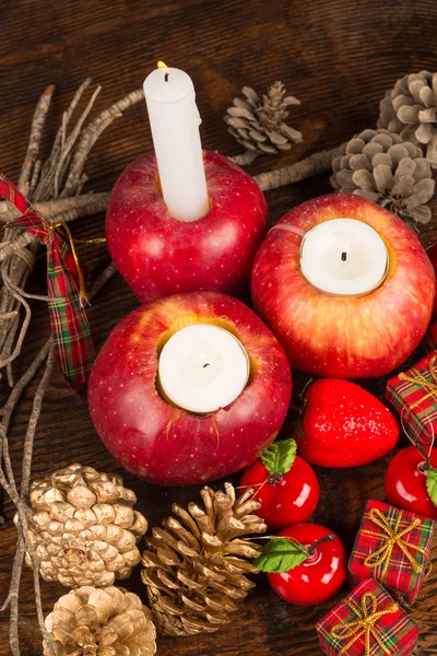 Decoración de Navidad con manzanas rojas — Foto de Stock