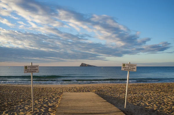 Handicap accesso a una spiaggia — Foto Stock