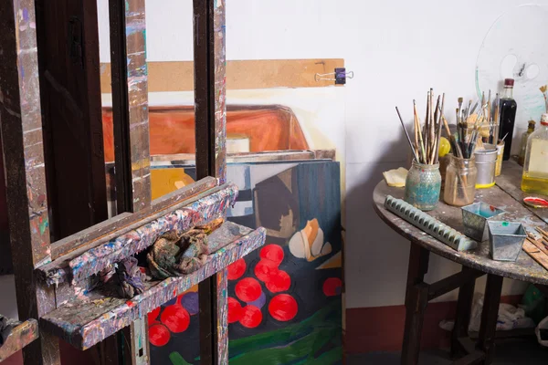 Easel in atelier pittori — Foto Stock