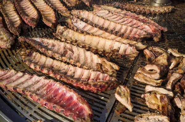 Grilling pork ribs — Stock Photo, Image