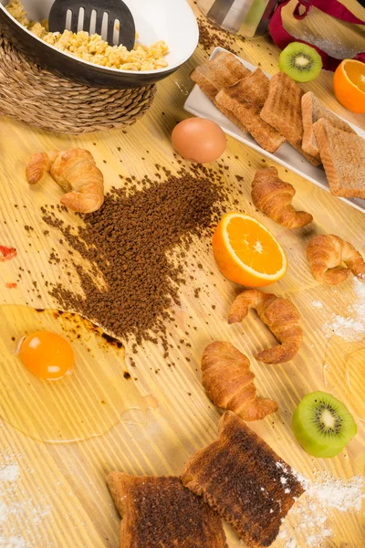 Messy breakfast — Stock Photo, Image