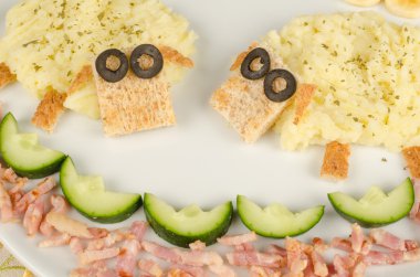 으깬된 감자 아이 식사