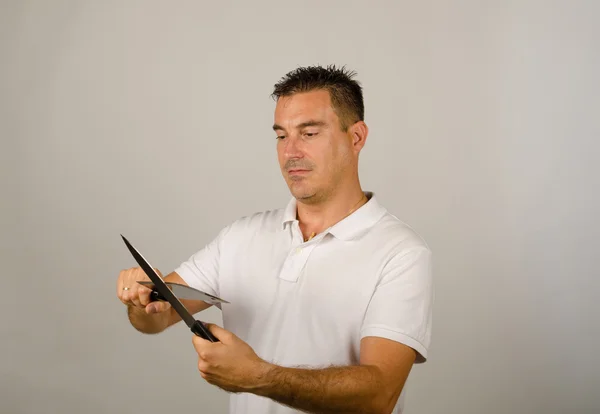 Homme avec des couteaux de cuisine — Photo