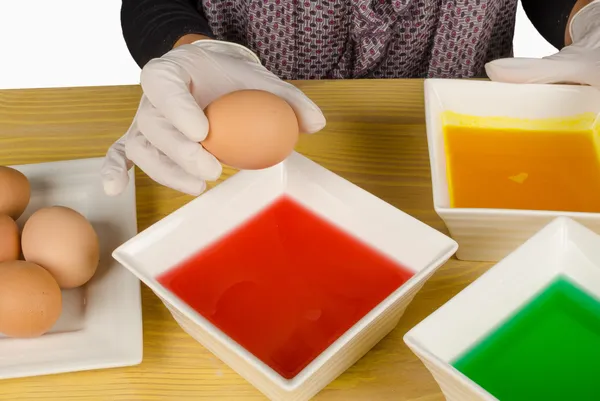 Dyeing Easter eggs — Stock Photo, Image