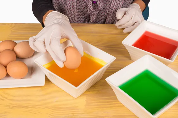 Dyeing Easter eggs — Stock Photo, Image