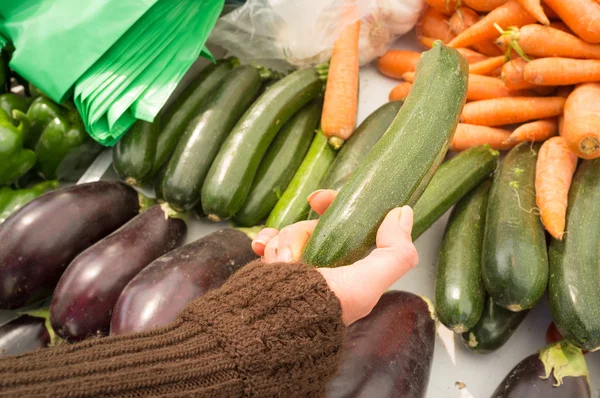 Produtos hortícolas para compras — Fotografia de Stock