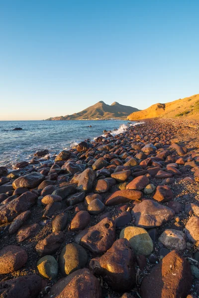 Cabo de gata kusten vid soluppgång — Stockfoto