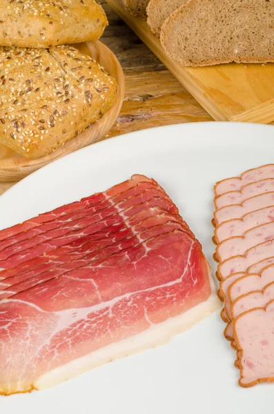 Studené maso a chléb — Stock fotografie