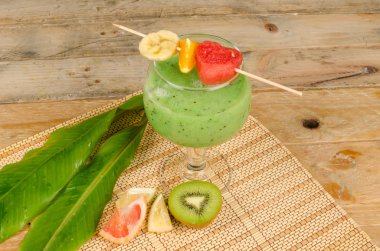 meyveli smoothie