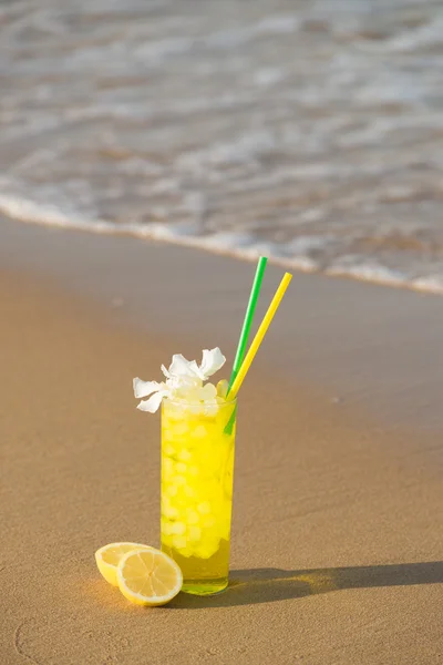 Lemon cocktail — Stock Photo, Image