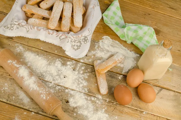 Ladyfinger bisküvi pişirme — Stok fotoğraf