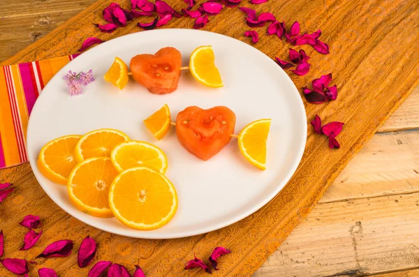 Десерт из фруктовых валентинок — стоковое фото