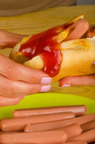 Yağlı sosisli sandviç — Stok fotoğraf
