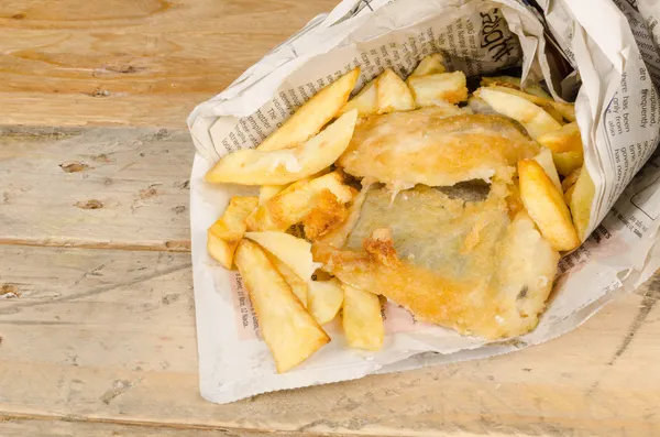 Fish and chips in newspaper — Stock Photo, Image