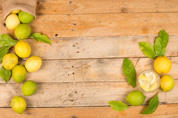 Čerstvě sklizené citrony — Stock fotografie