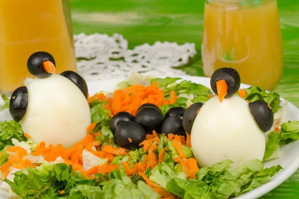 ペンギンのサラダ — ストック写真