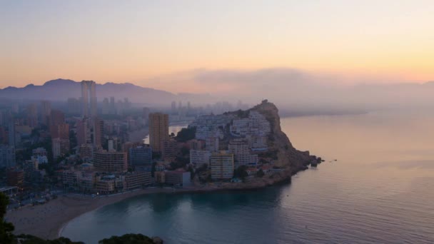 Salida del sol sobre Benidorm — Vídeo de stock