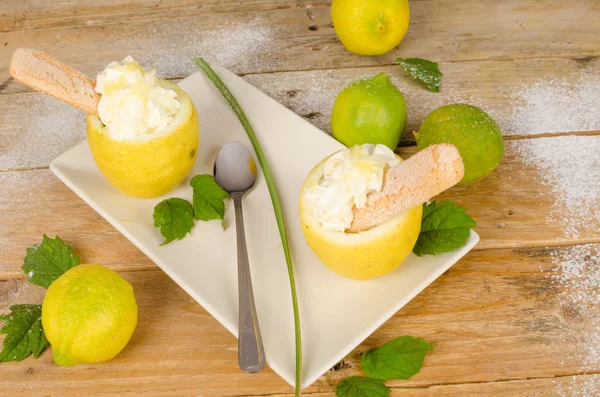 Homemade lemon sorbet — Stock Photo, Image