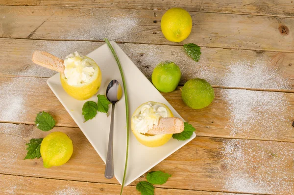 Homemade lemon sorbet — Stock Photo, Image