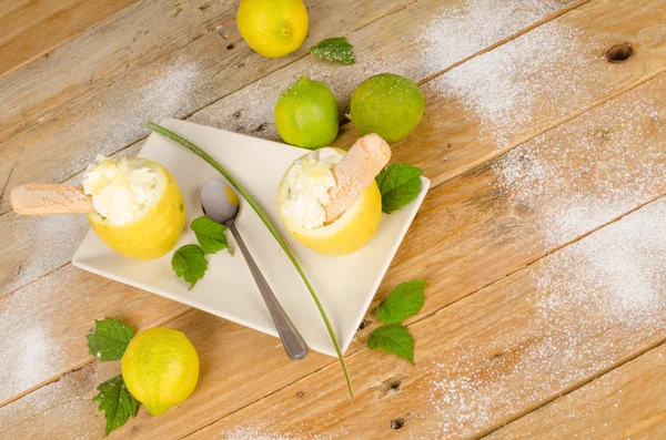 Homemade lemon sorbet — Stock Photo, Image