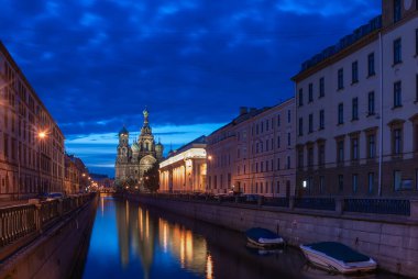 St. Petersburg 'da. - Rusya. İsa 'nın Dirilişi Kilisesi. Griboedov Kanalı 'nın seti. Beyaz geceler.