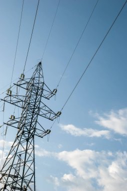 Elektrik güç iletim kulesi. Elektrik dağıtım altyapısı. Kompresör Dağıtım Teknolojisi