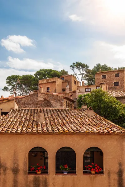 Tossa De Mar, Katalonya, İspanya. Barselona yakınlarındaki resim gibi küçük bir kasaba. Ünlü turizm merkezi Costa Brava.