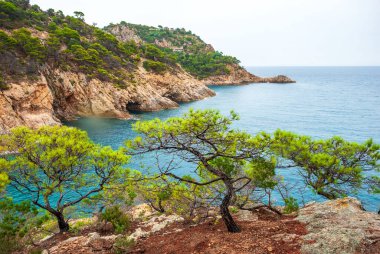 Tossa De Mar, Katalonya, İspanya. Güzel plajları ve temiz turkuaz suları olan görkemli Costa Brava kıyıları.