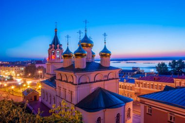 Gün batımında Vaftizci Yahya 'nın Doğumu Kilisesi. Nizhny Novgorod.