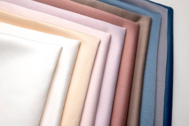 Arka plan, doku. Düğün atlasının renk paleti. Göz alıcı gölgeler