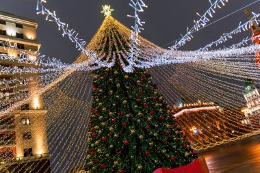 Moskova 'da Noel ve Yeni Yıl. Kızıl Meydan 'da yeni yıl ağacı.