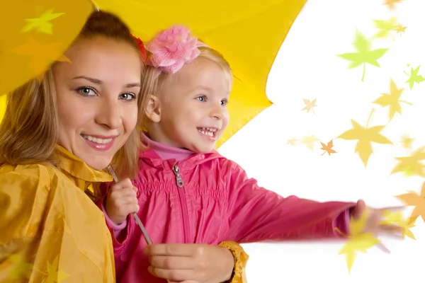 Mother and daughter under umbrella — Stock Photo, Image