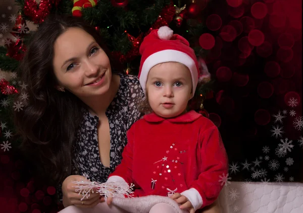 Vicino all'albero di Natale — Foto Stock