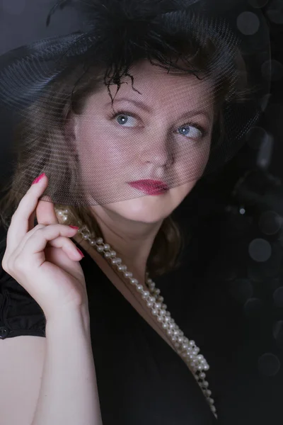 Elegante retro vrouw in sluier — Stockfoto