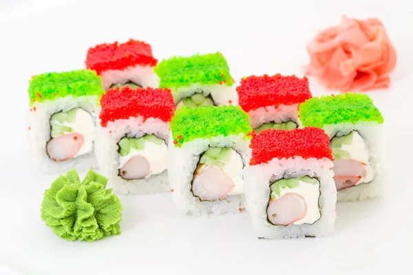 Dania kuchni japońskiej - sushi i rolki — Zdjęcie stockowe