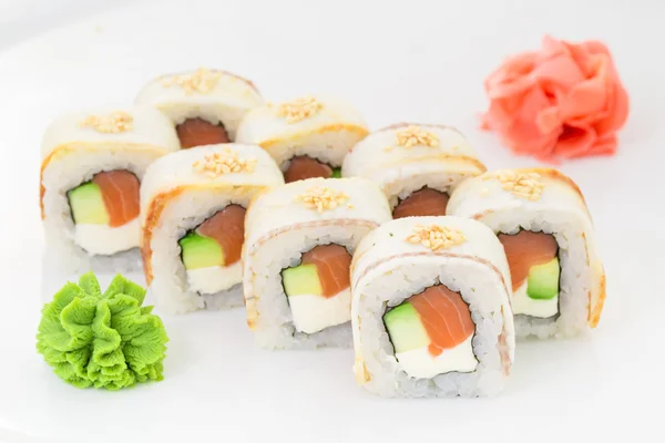 Cozinha japonesa - sushi e rolos — Fotografia de Stock