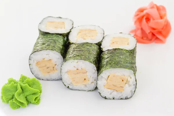 Cozinha japonesa - sushi e rolos — Fotografia de Stock