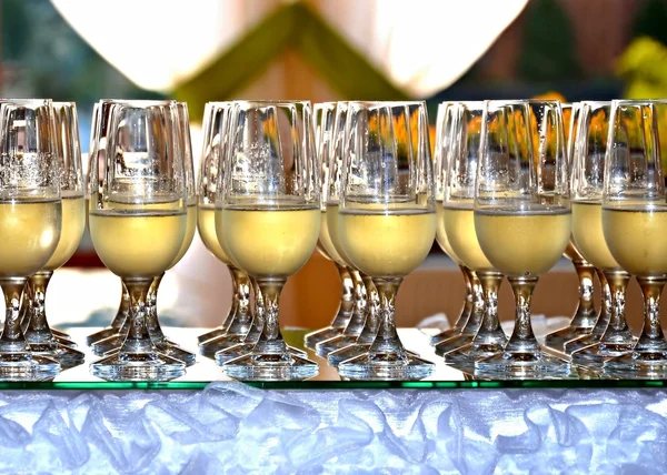 Şampanya ile gözlük