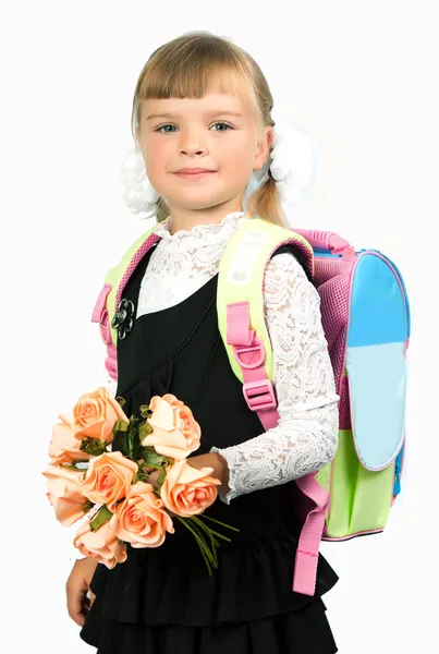 第一年级女孩在学校统一用一束鲜花的 — 图库照片