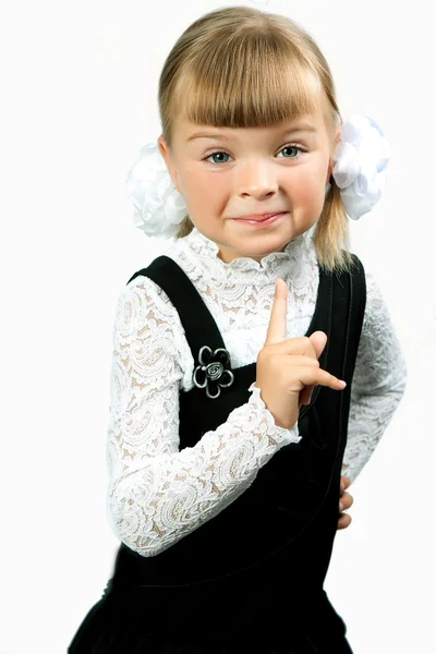 Portrét první grader dívka ve školní uniformě na bílém pozadí — Stock fotografie
