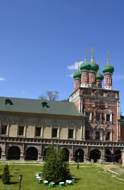 yüksek-petrovsky Manastırı
