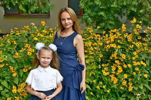 Niña Escuela Por Primera Vez Principios Septiembre — Foto de Stock