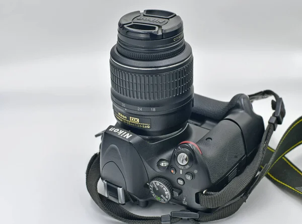 Ukrayna Novomoskovsk 2021 Taşıma Çantası Olan Bir Kamera Nikon D5100 — Stok fotoğraf